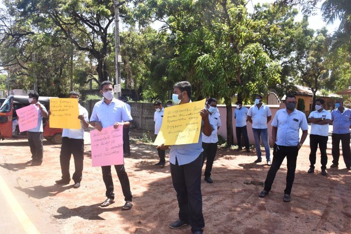 Mannar Health Department Drivers Protest 1