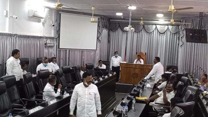 Jaffna Municipal Council Meeting 2020 TNA Members walk out. 3